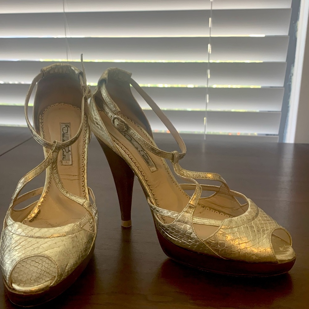 Oscar de la Renta Metallic Gold Embossed Python Leather Peep Toe Sandals Sz38